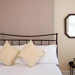 Holly Room